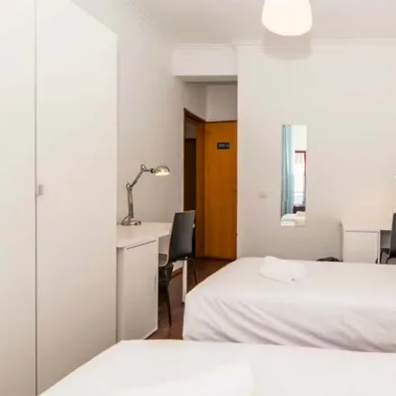 Rent this 4 bed room on Restaurante Santo António in Rua de Almada 34, 2825-450 Costa da Caparica