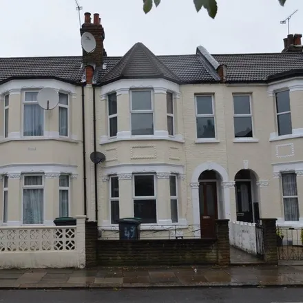 Rent this 4 bed townhouse on Rowley Road in London, N15 3AX