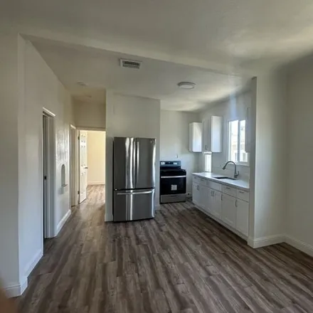 Image 2 - 1257 Irolo Street, Los Angeles, CA 90006, USA - House for rent