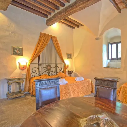 Rent this 9 bed house on Località Ponte Caliano in 52010 Castelnuovo AR, Italy