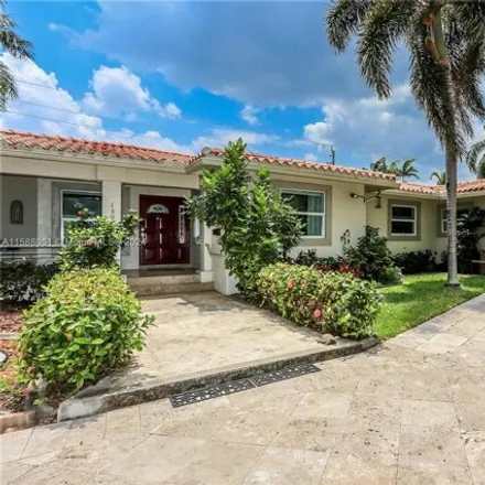 Buy this 4 bed house on 820 South 13th Avenue in Hollywood, FL 33019