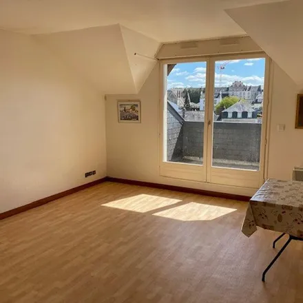 Image 6 - 15 bis Place du Général de Gaulle, 35500 Vitré, France - Apartment for rent