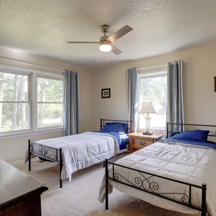 Rent this 3 bed house on Scottsboro