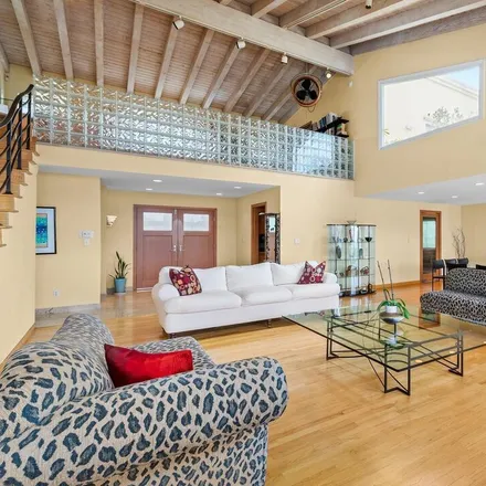 Image 3 - 1617 Viewmont Drive, Los Angeles, CA 90069, USA - House for sale