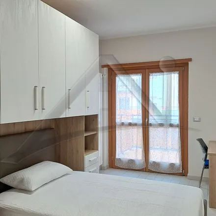 Image 2 - Olympus Club, Viale della Croce Rossa, 67100 L'Aquila AQ, Italy - Apartment for rent