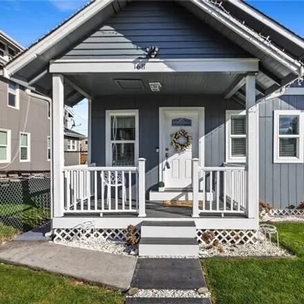 Buy this 3 bed house on WALNUT ST and 17TH ST in Walnut Street, Everett