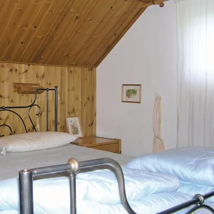 Rent this 3 bed house on Hestra in Järnvägsgatan, 335 71 Hestra