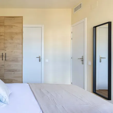 Rent this 1 bed room on Carrer de Còrsega in 396, 08037 Barcelona