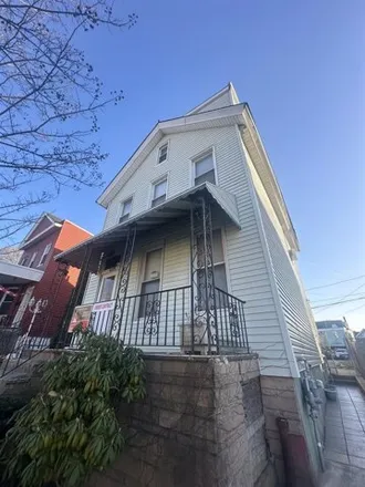 Rent this 5 bed house on Lukoil in Tyson Lane, West Bergen