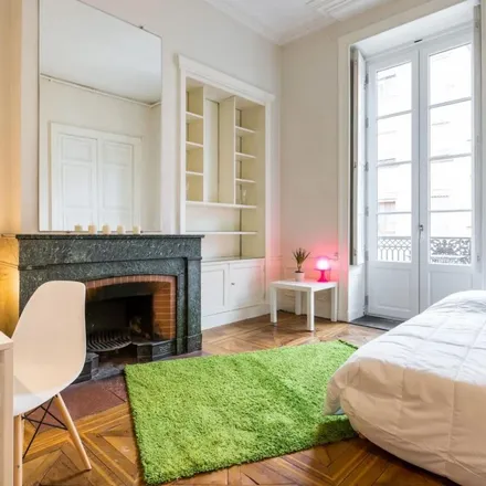 Rent this 6 bed apartment on 13 Rue Vaubecour in 69002 Lyon 2e Arrondissement, France