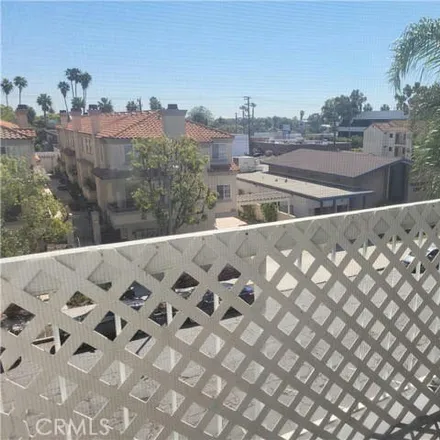 Buy this 2 bed condo on 3567 Linden Avenue in Long Beach, CA 90807