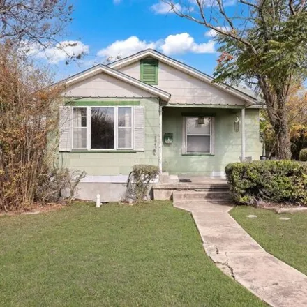 Buy this 3 bed house on 2061 West Woodlawn Avenue in San Antonio, TX 78201