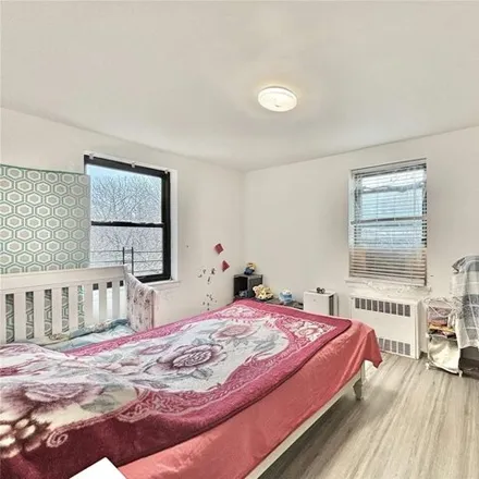 Image 2 - 29-14 139th Street, New York, NY 11354, USA - Apartment for sale