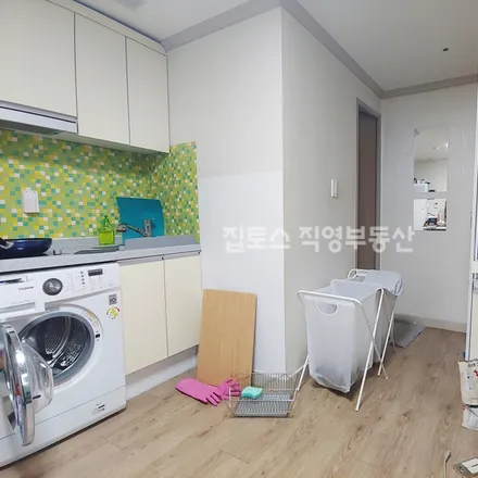 Rent this studio apartment on 서울특별시 은평구 신사동 23-34