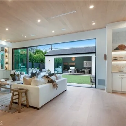 Image 6 - 12133 Maxwellton Road, Los Angeles, CA 91604, USA - House for sale