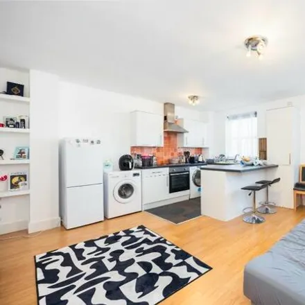 Image 4 - 39 Usher Road, Old Ford, London, E3 2HB, United Kingdom - Apartment for sale