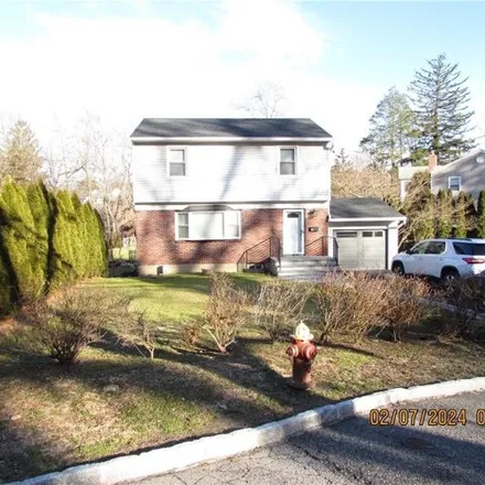 Rent this 3 bed house on 14 Alta Vista Drive in Crestwood, City of Yonkers