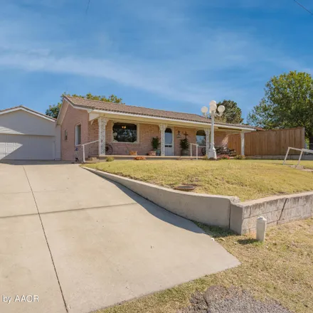 Image 2 - 1007 South Canadian Street, Wheeler, TX 79096, USA - House for sale