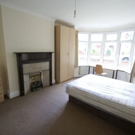 Rent this 5 bed duplex on 36 The Turnways in Leeds, LS6 3DT