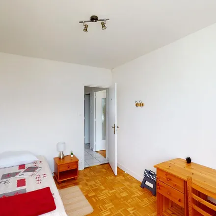 Rent this 3 bed apartment on 199 Cours de la Libération et du Général de Gaulle in 38100 Grenoble, France
