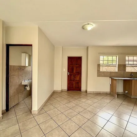 Image 8 - Carl Cronje Drive, Tyger Valley, Bellville, 7530, South Africa - Apartment for rent