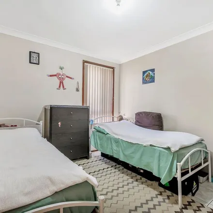 Image 6 - Gumdale Avenue, St Johns Park NSW 2176, Australia - Apartment for rent