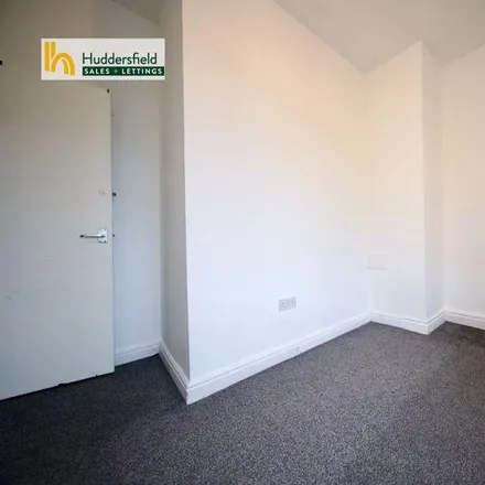 Image 6 - Moor Bottom Road, Huddersfield, HD1 3JN, United Kingdom - Townhouse for rent