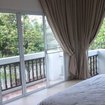 Rent this 4 bed house on South Pattaya Road (Pattaya Tai) in Pattaya City, Chon Buri Province 20150