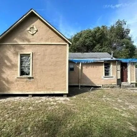 Buy this 2 bed house on 513 Lincoln Avenue in Mount Dora, FL 32757