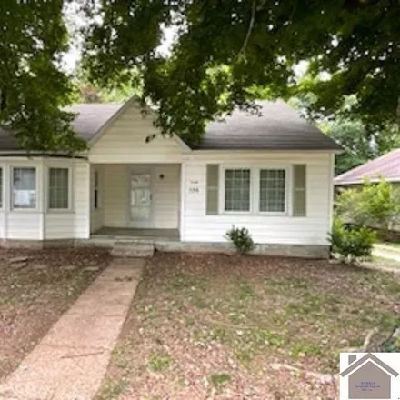 Buy this 3 bed house on 717 West Lockridge Street in Mayfield, KY 42066