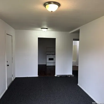 Image 3 - 2023 Wyoming Street, San Antonio, TX 78203, USA - Apartment for rent
