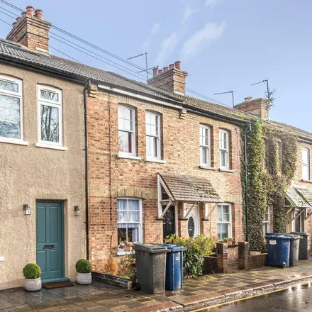 Rent this 3 bed townhouse on Bells Hill in London, EN5 2SF