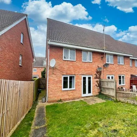 Image 2 - Powys Close, Corby, NN18 8PX, United Kingdom - Townhouse for sale