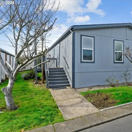Buy this studio apartment on Southwest 124th Avenue in Washington County, OR 97224
