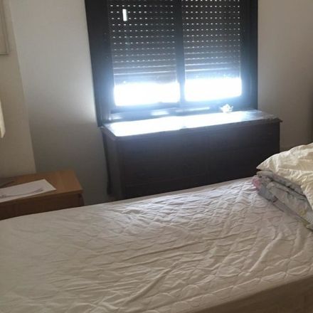 Rent this 3 bed room on Calle de Un Americano en París in 49, 50019 Zaragoza