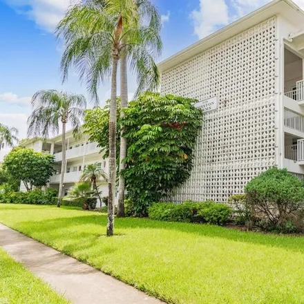 Rent this 1 bed condo on 5150 10th Avenue North in Saint Petersburg, FL 33710