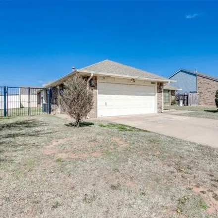 Image 1 - 10617 Songbird Lane, Midwest City, OK 73130, USA - House for sale