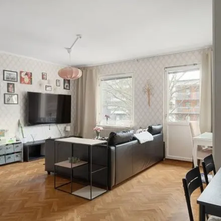 Rent this 2 bed apartment on HSB:s Brf Rondellen A in Kallhällsleden, 176 73 Järfälla kommun