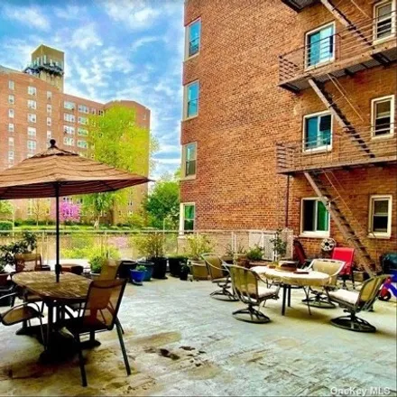Buy this 2 bed condo on 629 Kappock Street in New York, NY 10463