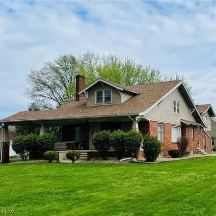 Buy this 6 bed house on 135 Perkinswood Boulevard Southeast in Warren, OH 44483
