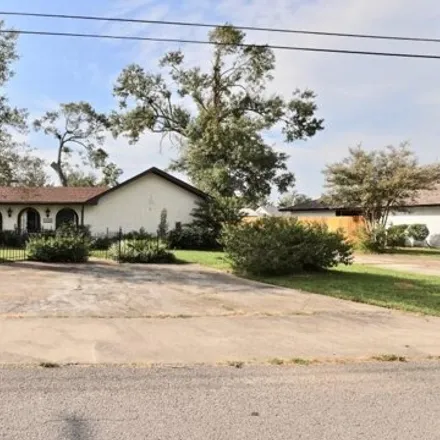 Buy this 3 bed house on 1085 Timberlawn Drive in Lake Charles, LA 70605