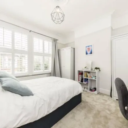 Image 3 - 1 Duke Road, London, W4 2DE, United Kingdom - Apartment for rent