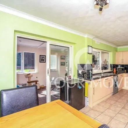 Image 5 - Morgan Drive, Worcester Park Estate, United Kingdom - House for rent