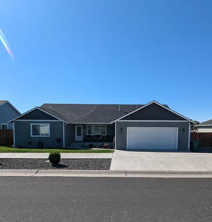 Buy this 3 bed house on 5101 Nicholas Drive in Klamath Falls, OR 97603