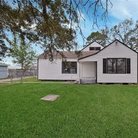 Rent this 2 bed house on 1628 Main Street in La Marque, TX 77568