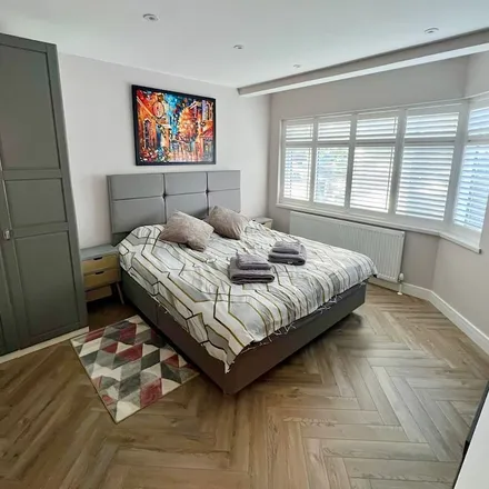 Image 6 - London, IG8 8LX, United Kingdom - Apartment for rent