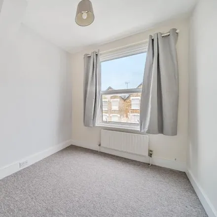 Image 4 - 100 Holly Park Road, London, N11 3HB, United Kingdom - Apartment for rent