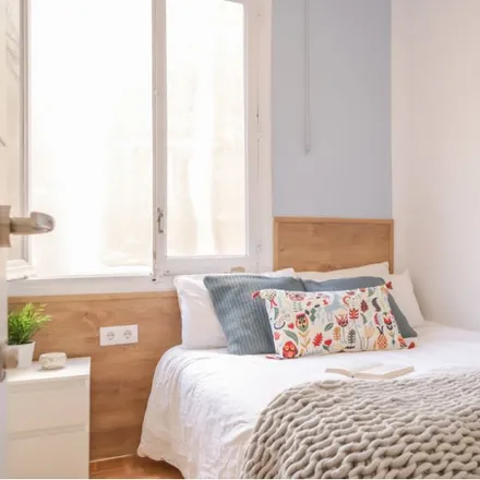 Rent this 8 bed room on Madrid in Calle de Fernán González, 46