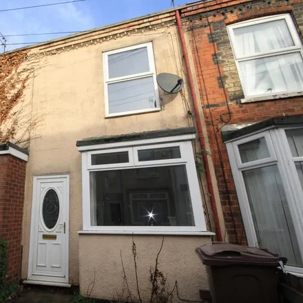 Rent this 2 bed townhouse on Fendale in Hull, HU8 7HL