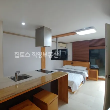 Rent this studio apartment on 서울특별시 강남구 대치동 899-27